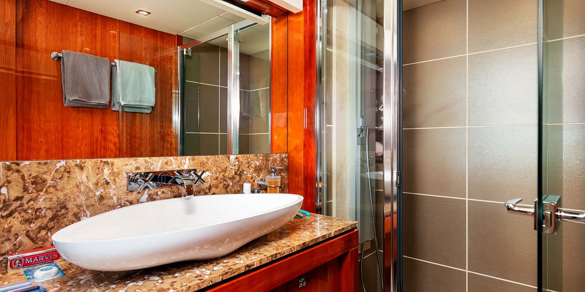 Аренда мега яхты 	Sunseeker 115 Predator в Сочи